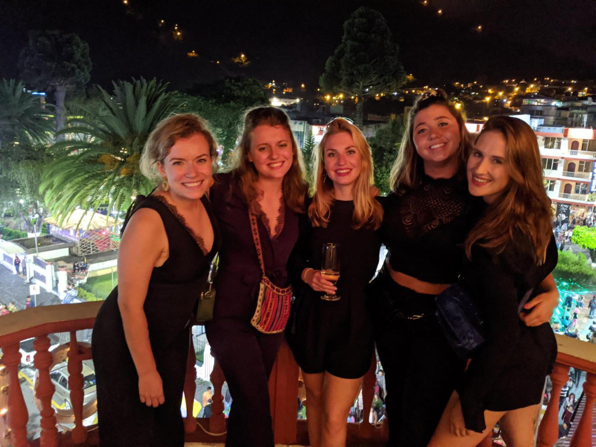 Erupcion Art Hotel & Hostel Banos  Ngoại thất bức ảnh