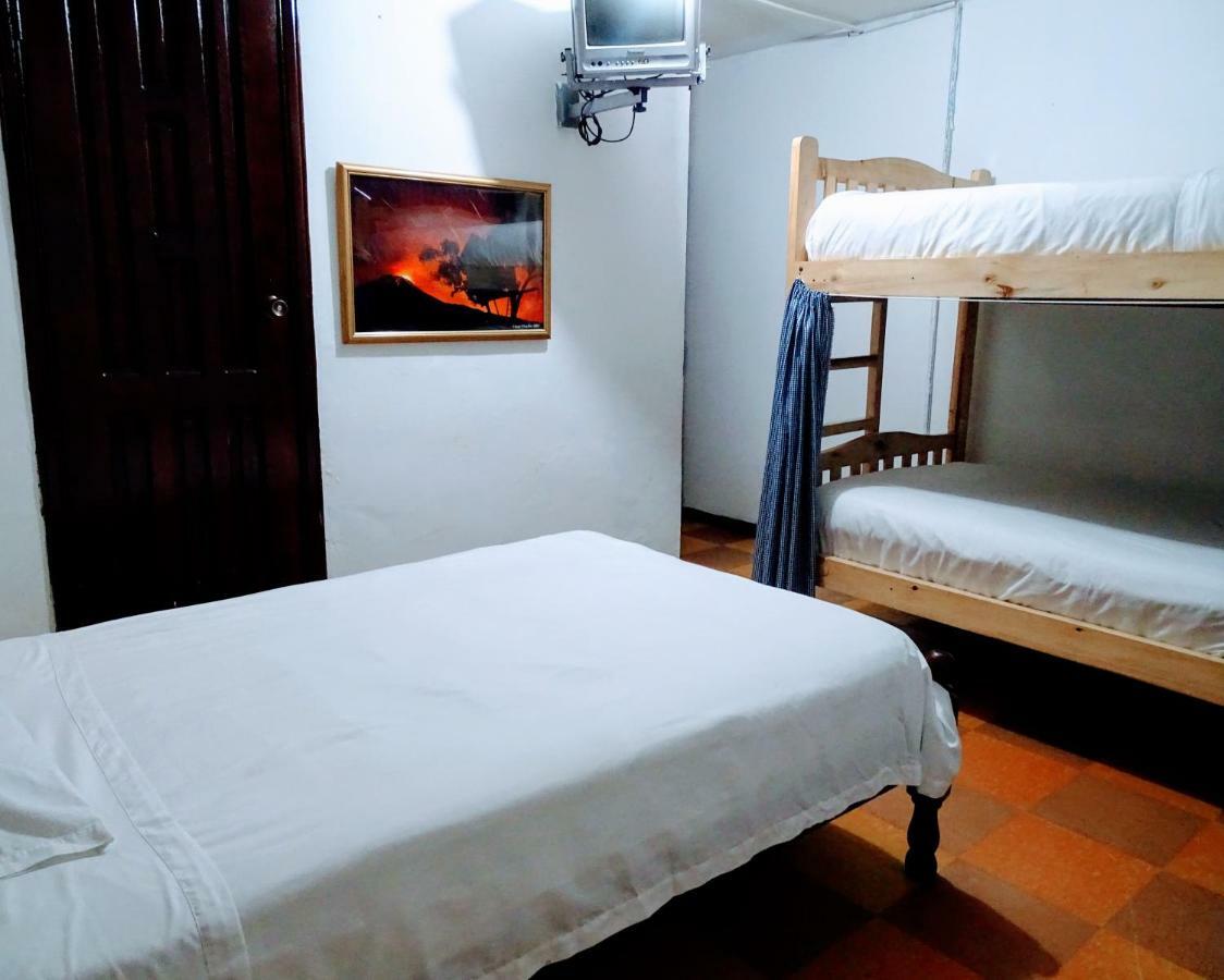 Erupcion Art Hotel & Hostel Banos  Ngoại thất bức ảnh